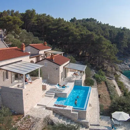 Stone Village וילה וולה לוקה